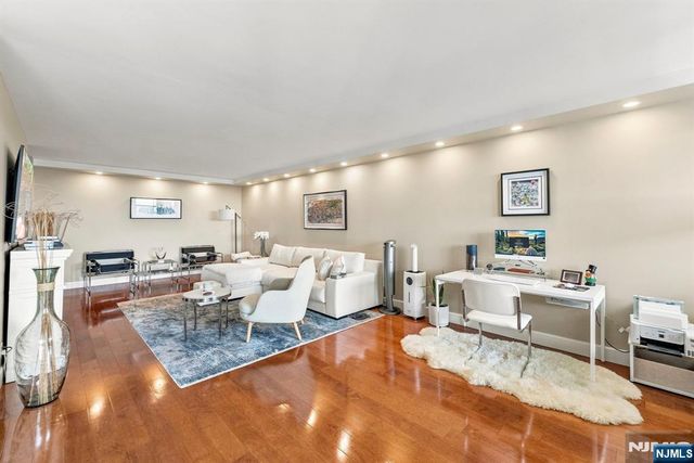 7855 Boulevard East 20F, North Bergen, NJ 07047