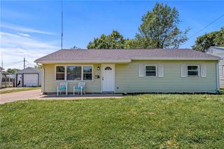 2221 Maxine Avenue NE, Canton, OH 44705