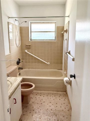 7008 NW 89th Ave, Tamarac, FL 33321