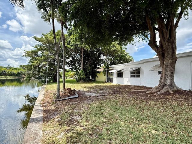 7008 NW 89th Ave, Tamarac, FL 33321