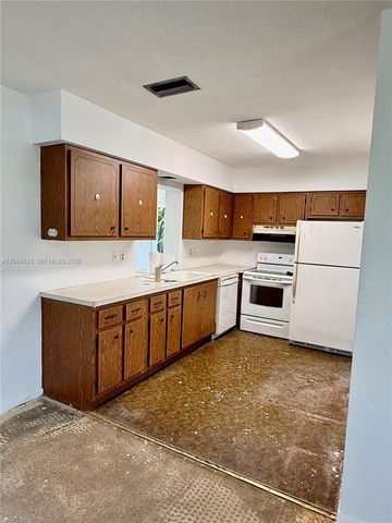 7008 NW 89th Ave, Tamarac, FL 33321