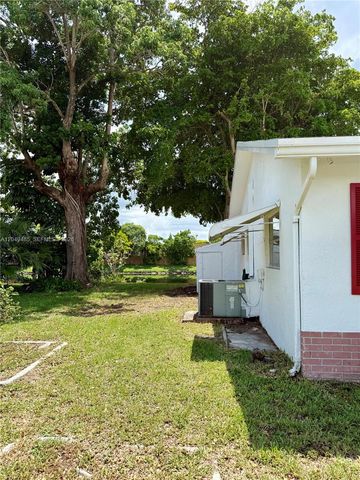 7008 NW 89th Ave, Tamarac, FL 33321
