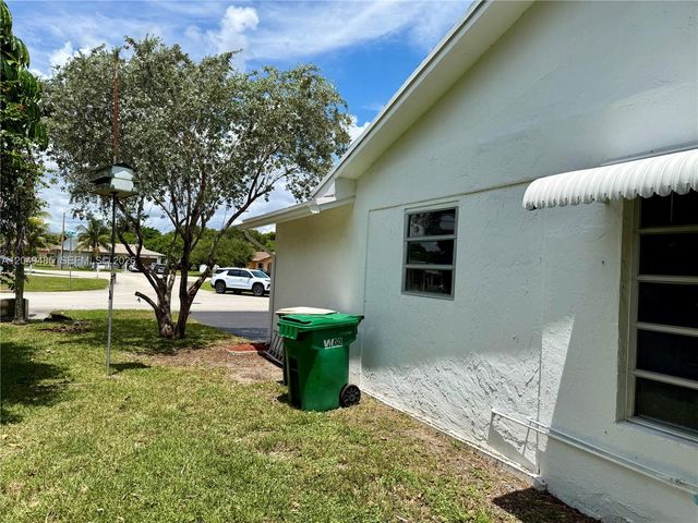 7008 NW 89th Ave, Tamarac, FL 33321