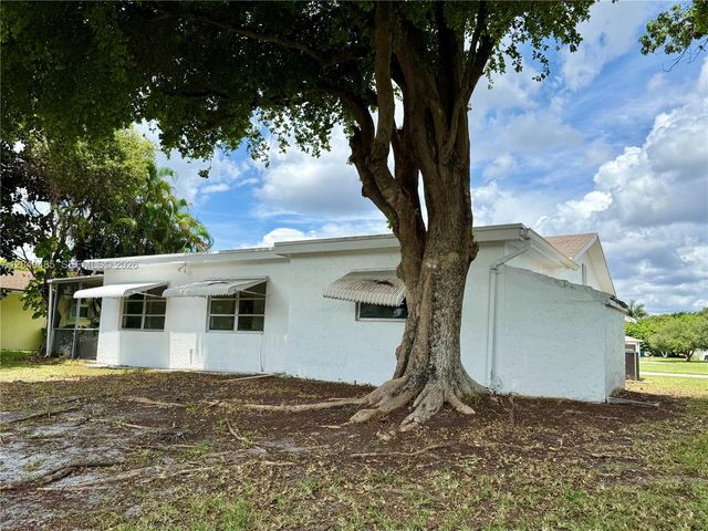 7008 NW 89th Ave, Tamarac, FL 33321