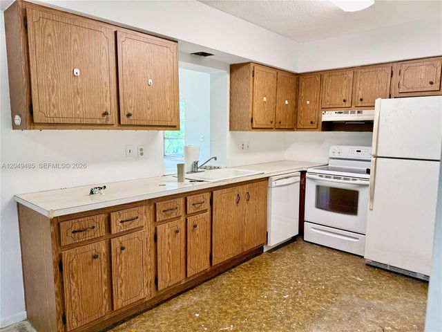 7008 NW 89th Ave, Tamarac, FL 33321