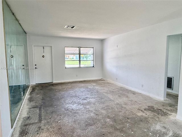 7008 NW 89th Ave, Tamarac, FL 33321
