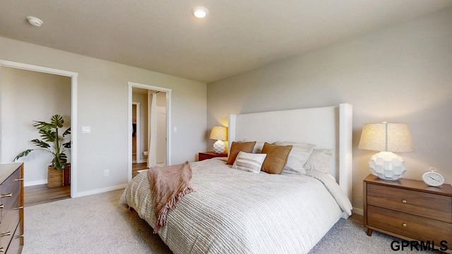 11956 S 114th Avenue, Papillion, NE 68046