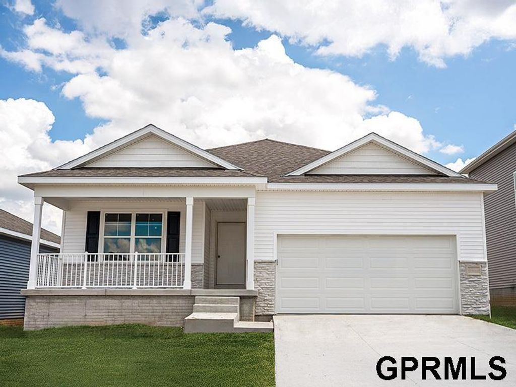 11956 S 114th Avenue, Papillion, NE 68046