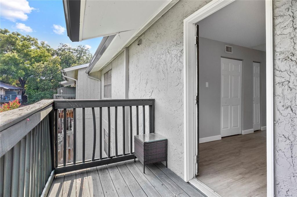 Image 15 of property listing at 205 POINSETTIA PINE COURT 201, Tampa, FL 33612