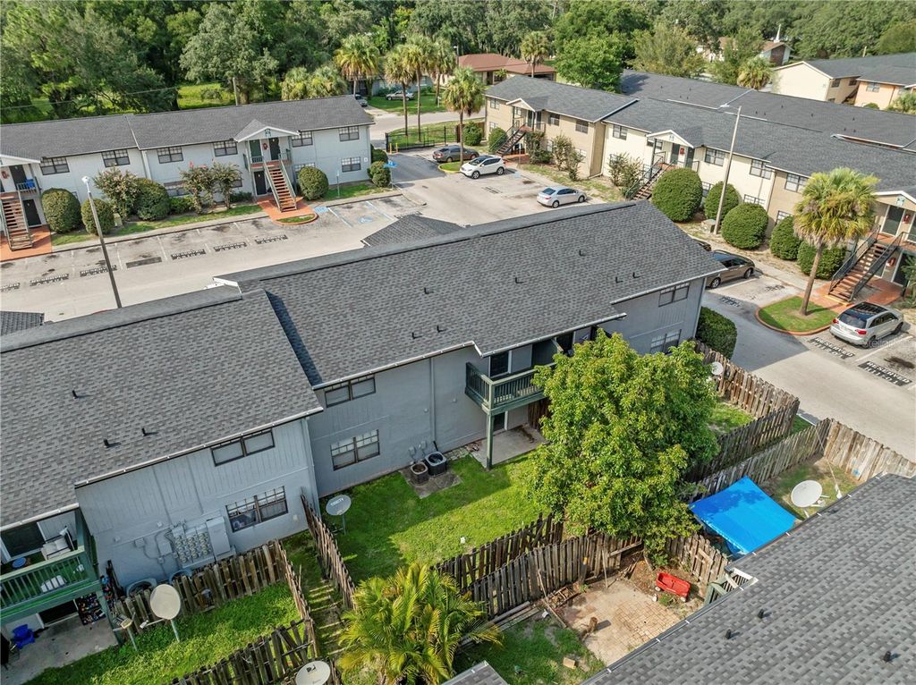 Image 17 of property listing at 205 POINSETTIA PINE COURT 201, Tampa, FL 33612