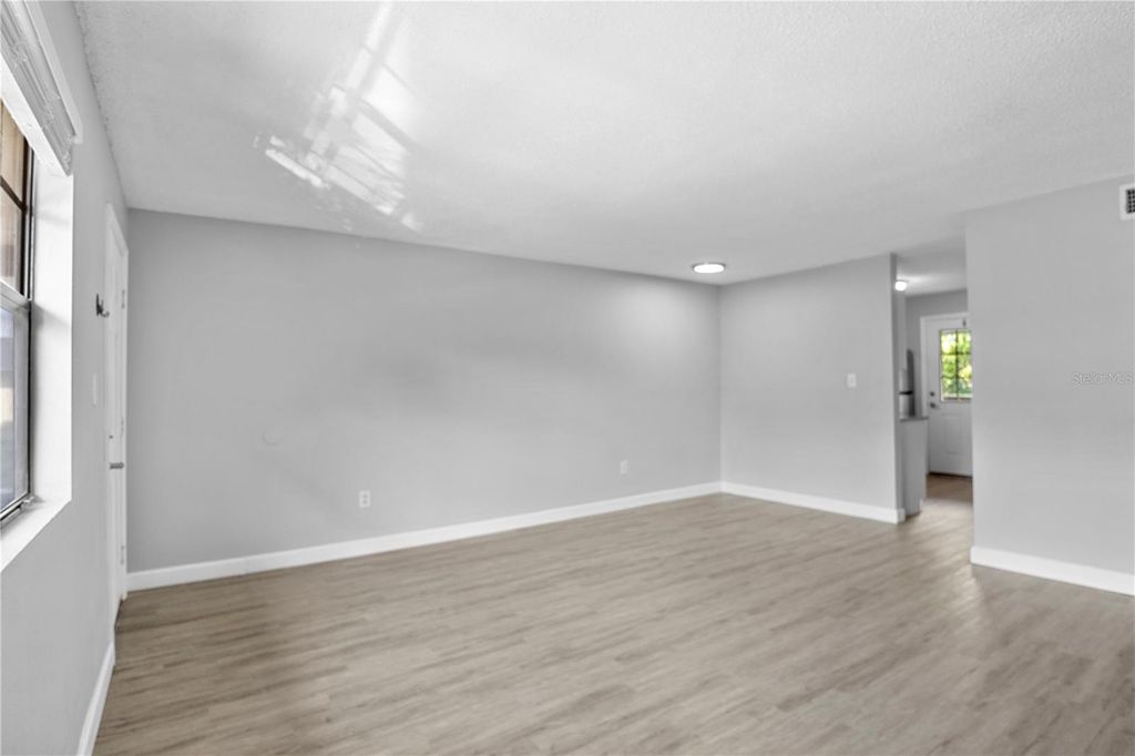 Image 4 of property listing at 205 POINSETTIA PINE COURT 201, Tampa, FL 33612