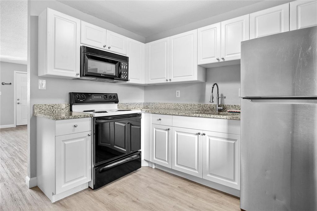 Image 5 of property listing at 205 POINSETTIA PINE COURT 201, Tampa, FL 33612