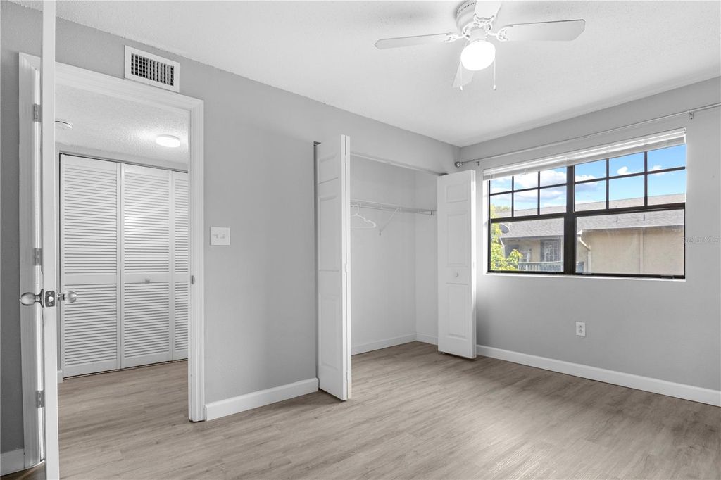 Image 8 of property listing at 205 POINSETTIA PINE COURT 201, Tampa, FL 33612