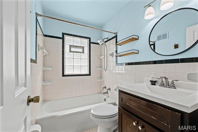 9826 Lullaby Lane, St Louis, MO 63114