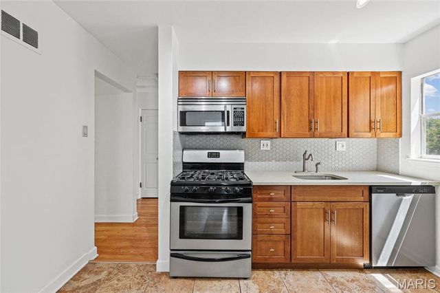 9826 Lullaby Lane, St Louis, MO 63114