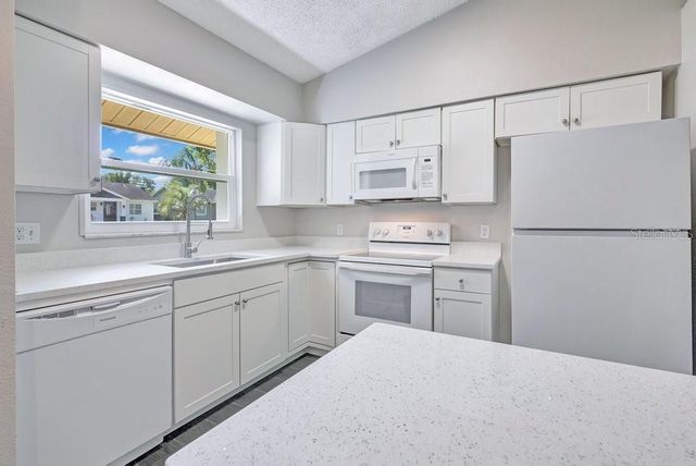 156 LAKE DRIVE, Orlando, FL 32835