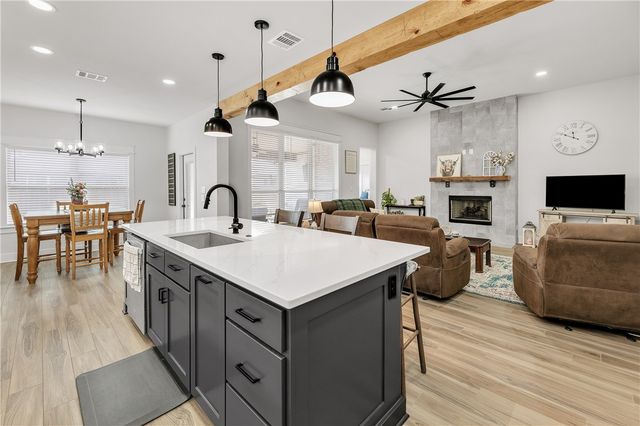 2913 Captain Court, Bryan, TX 77808