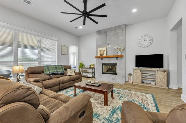 2913 Captain Court, Bryan, TX 77808