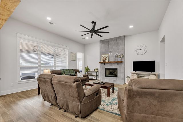 2913 Captain Court, Bryan, TX 77808