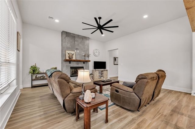 2913 Captain Court, Bryan, TX 77808