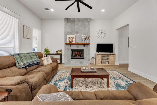 2913 Captain Court, Bryan, TX 77808