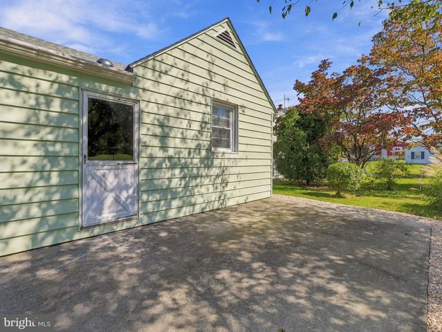 208 E SUNSET AVE, Williamsport, MD 21795