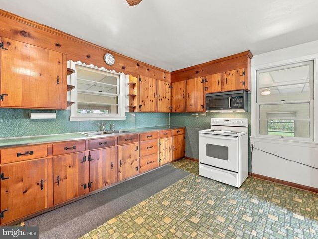 208 E SUNSET AVE, Williamsport, MD 21795