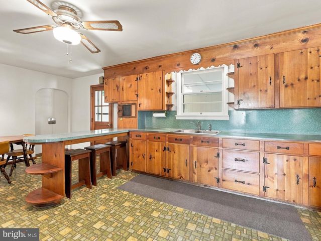 208 E SUNSET AVE, Williamsport, MD 21795