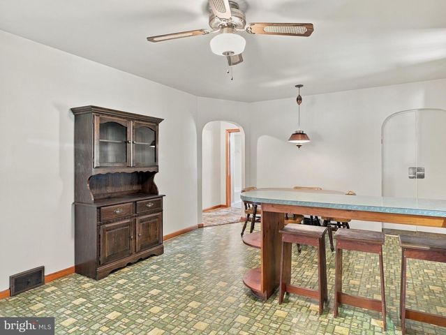 208 E SUNSET AVE, Williamsport, MD 21795