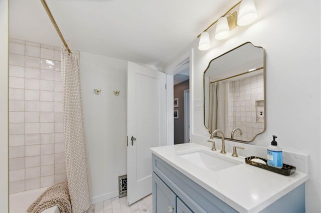 146 N Battin St, Wichita, KS 67208
