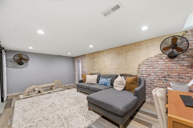 146 N Battin St, Wichita, KS 67208