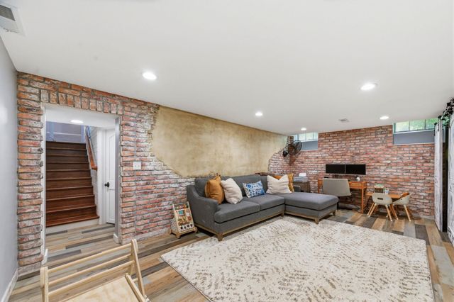 146 N Battin St, Wichita, KS 67208