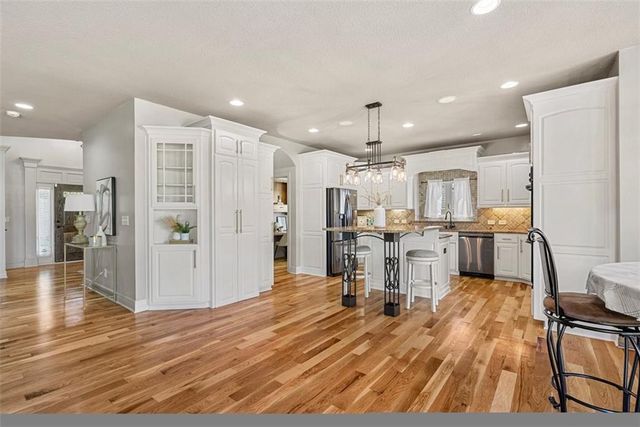 16200 Bluejacket Street, Overland Park, KS 66221