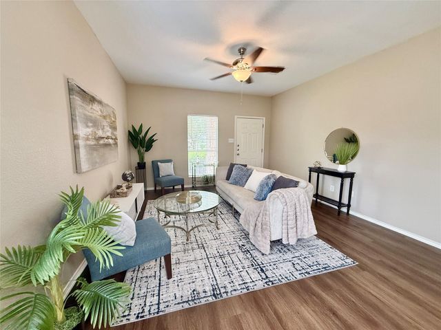 102 Williamson CV, Elgin, TX 78621