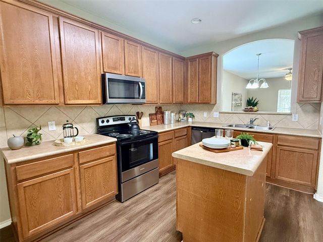 102 Williamson CV, Elgin, TX 78621