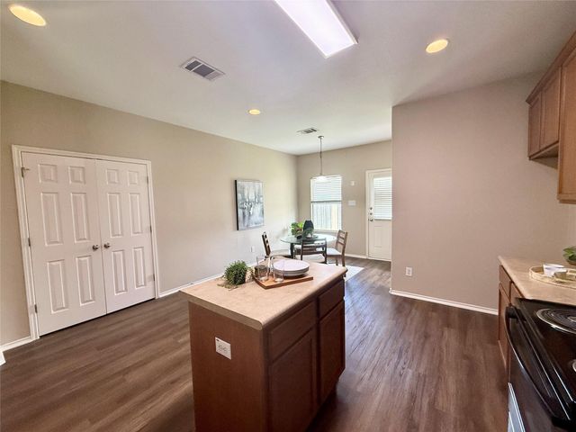 102 Williamson CV, Elgin, TX 78621