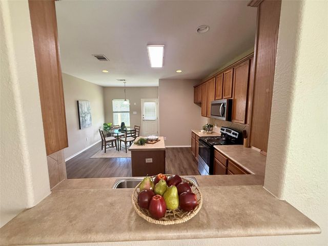 102 Williamson CV, Elgin, TX 78621