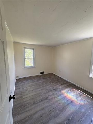 6365 Tuscarawas Rd, Ohioville, PA 15052