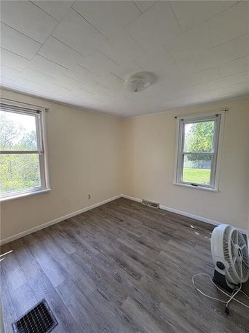 6365 Tuscarawas Rd, Ohioville, PA 15052
