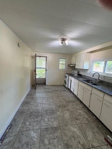 6365 Tuscarawas Rd, Ohioville, PA 15052
