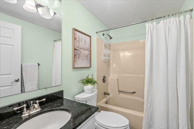 411 Highland Road, Grayslake, IL 60030