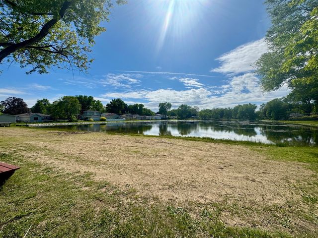 411 Highland Road, Grayslake, IL 60030