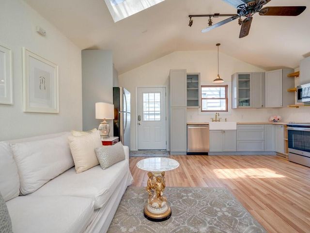 1607 Woodlawn BLVD Guest, Austin, TX 78703
