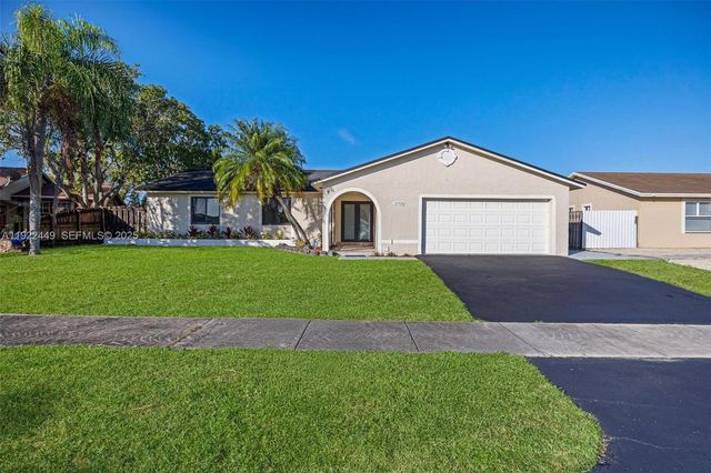 25720 SW 133rd Ave, Homestead, FL 33032