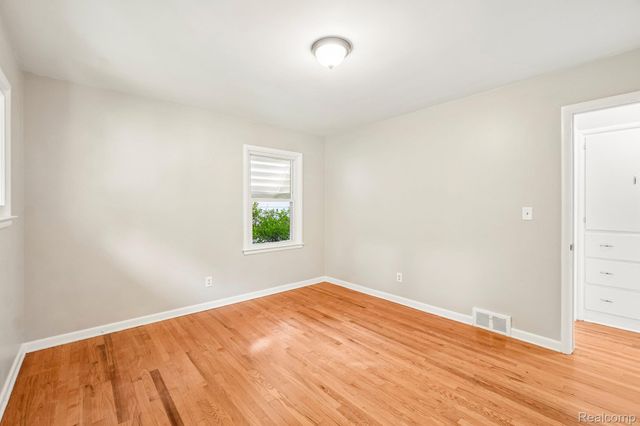 74 Barrington Road, Bloomfield Charter Township, MI 48302