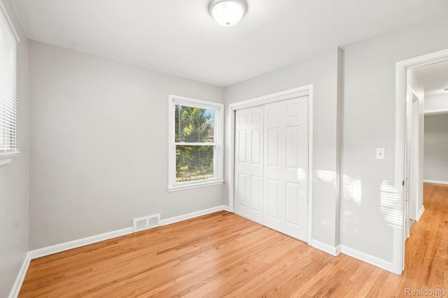 74 Barrington Road, Bloomfield Charter Township, MI 48302