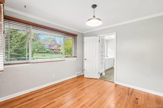 74 Barrington Road, Bloomfield Charter Township, MI 48302
