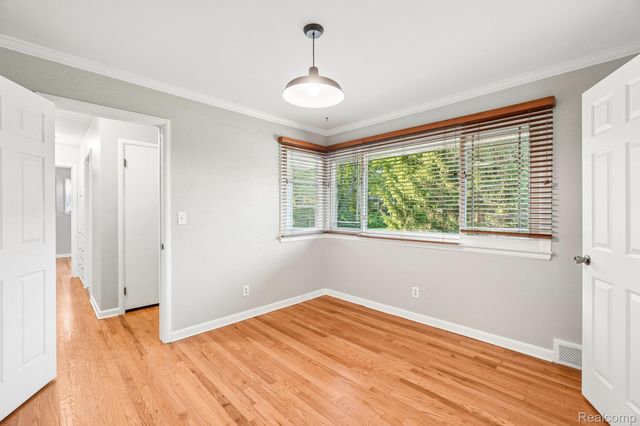 74 Barrington Road, Bloomfield Charter Township, MI 48302