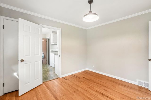 74 Barrington Road, Bloomfield Charter Township, MI 48302