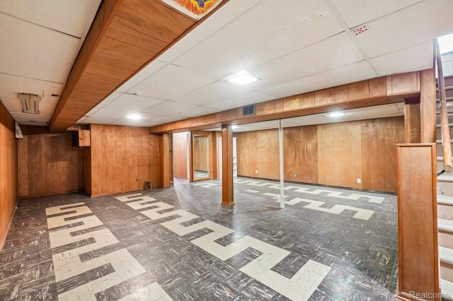 74 Barrington Road, Bloomfield Charter Township, MI 48302